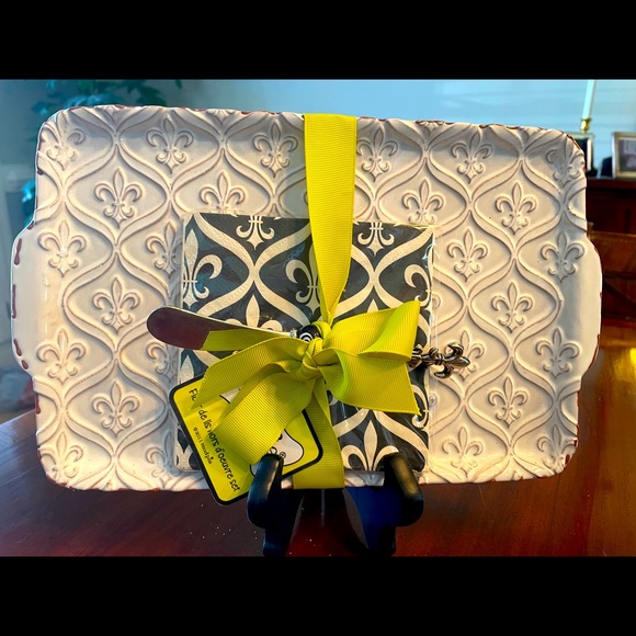 Mud Pie Other - Mudpie serving plate with knife and napkins